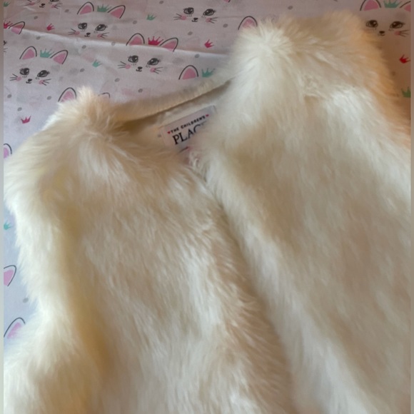 5 for $20-Children’s Place Faux white fur vest-Size 4T-Excellent used condition - Picture 3 of 7